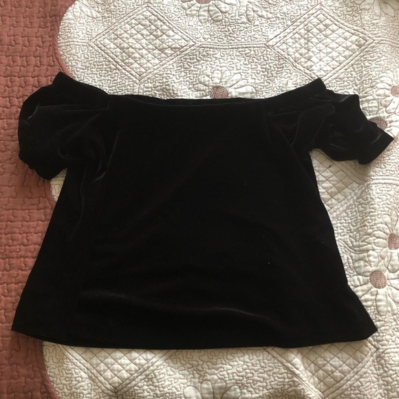 AQUA Velvet Off-Shoulder Black Blouse - Picture 6 of 8